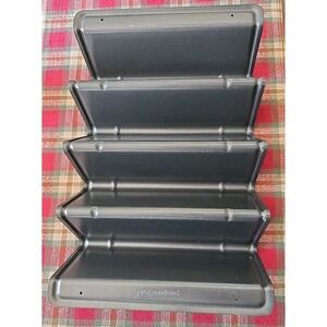 The Pampered Chef-V‎ Shaped Non-Stick Baking Set Tacos Tortillas Set of 2